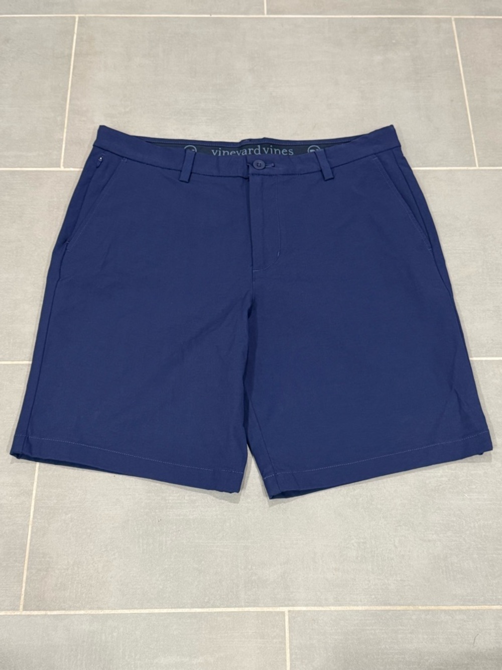 vineyard vines OTG 9” inch performance shorts- navy